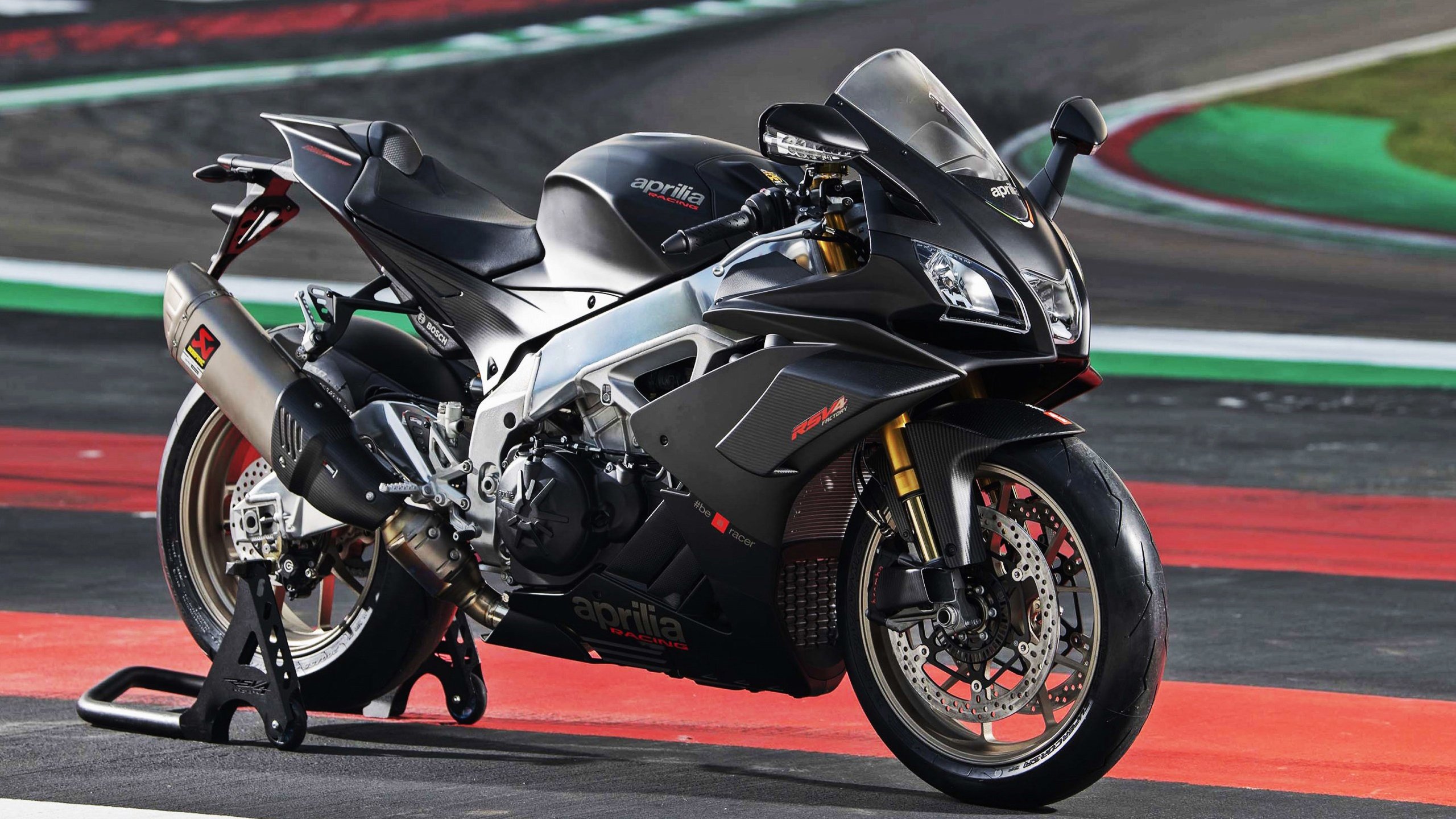 爱游戏全站-乡村滑翔伞飞行节，天空中的速度与自由，滑翔伞飞行视频(上)