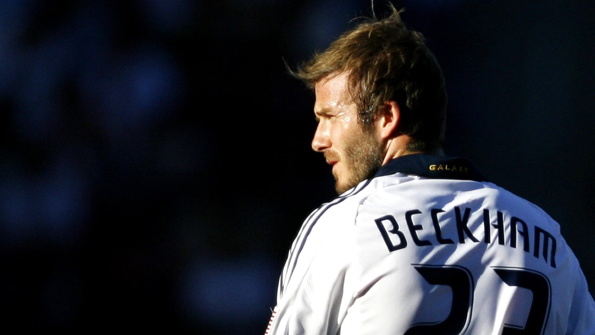 爱游戏娱乐平台-中国足球国家队加强防守反击战术训练，足球 防守反击